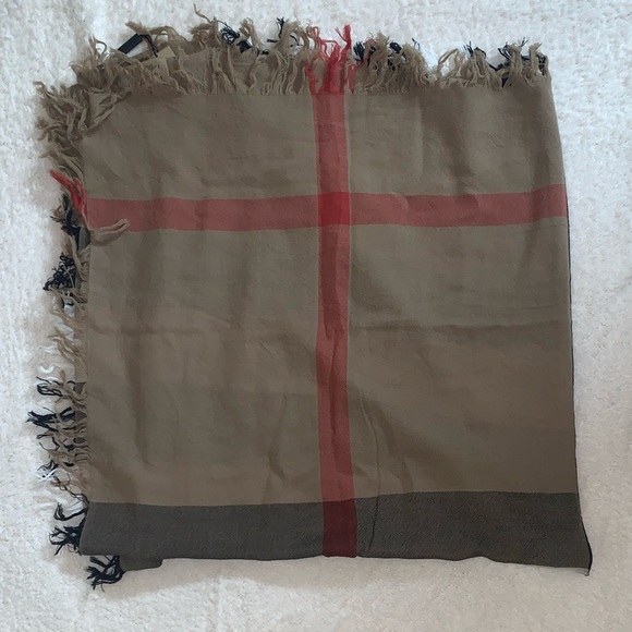 Burberry Classic Check Scarf - Picture 5 of 7